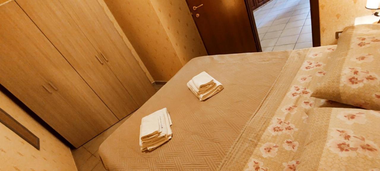 Casa Vacanza Dinastia Borbone - Centro Storico Νάπολη Εξωτερικό φωτογραφία